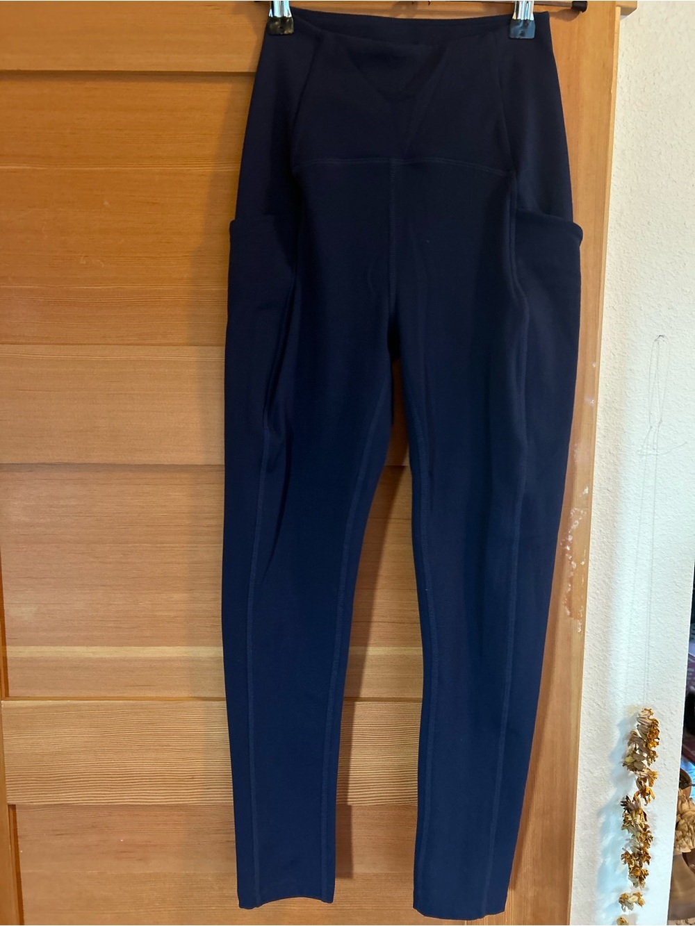 Beyond Yoga Women's Navy High-Waist Leggings with Side Pockets
